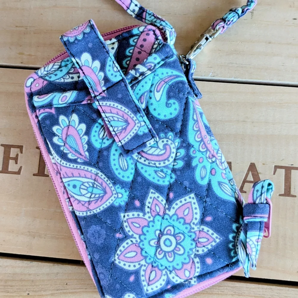 🔴 SOLD 3/$10 Quilted Wristlet Wallet/Phone Case - Picture 2 of 8